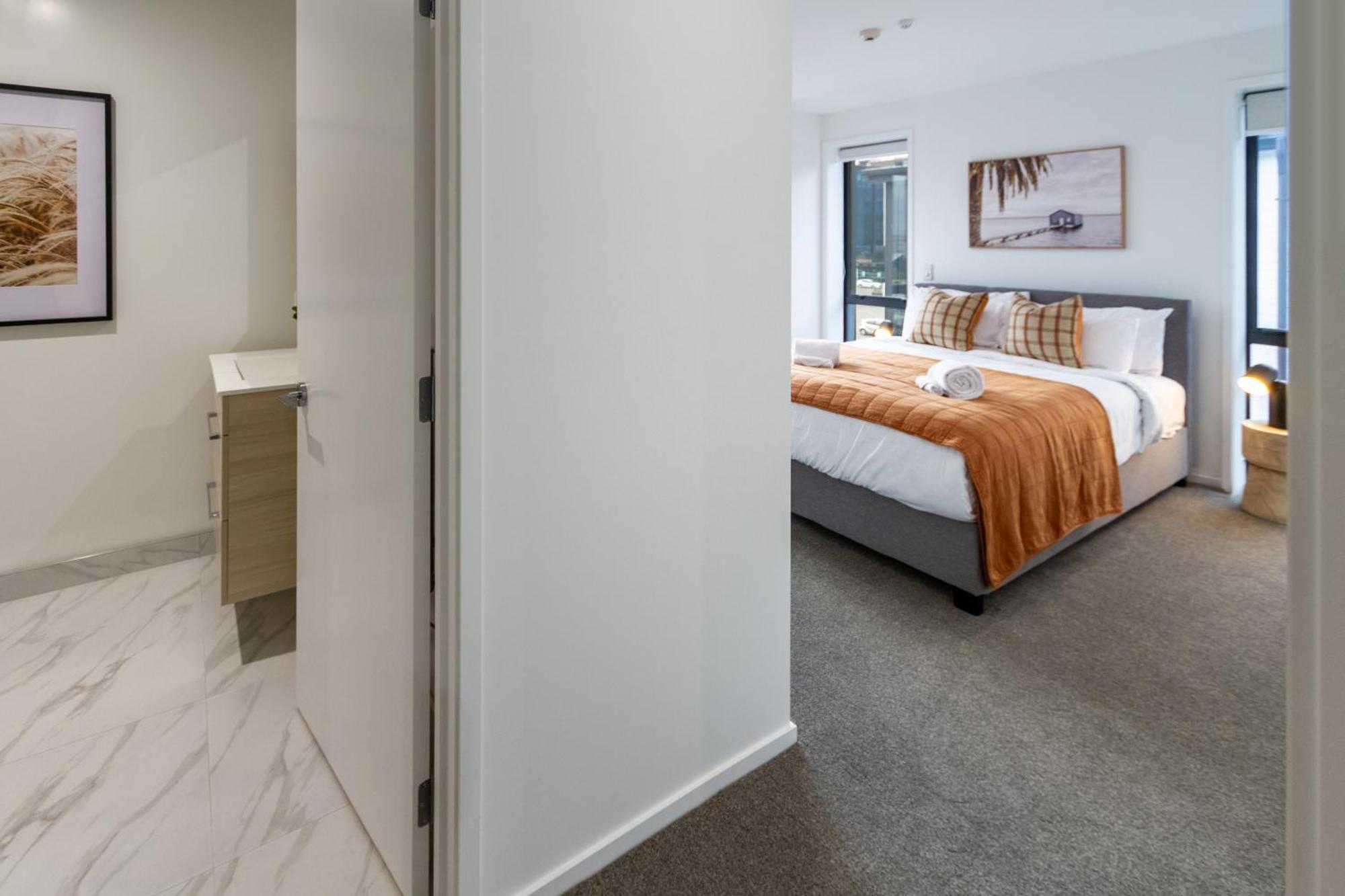 Discover Elegance - New Haven. 3 Bedroom Apartment *